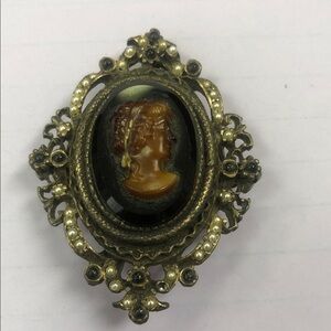 Vintage Cameo Brooch/Pendant